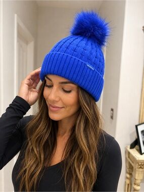 NWOT Lululemon Womens Cable Knit Pom Beanie
Blazer Blue Tone